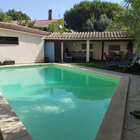 Сasa de vacaciones The Du Canal Spacious House With Swimming Pool